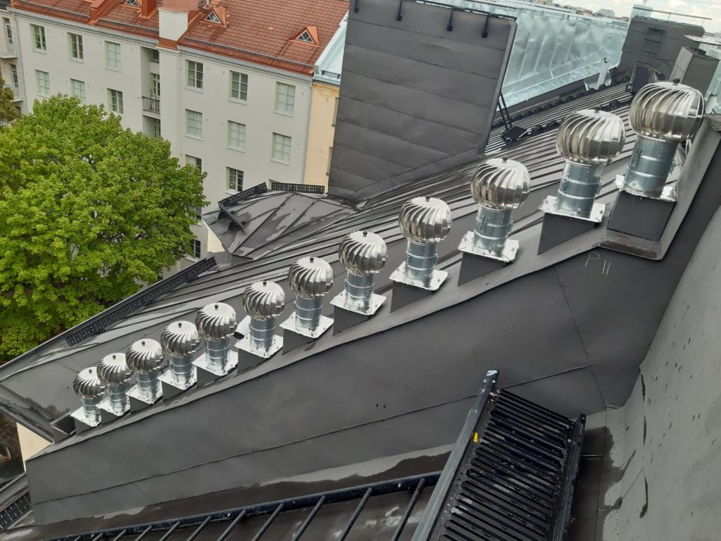 Cervin asentamat vedonparantajat painovoimaisen kiinteistön katolla.