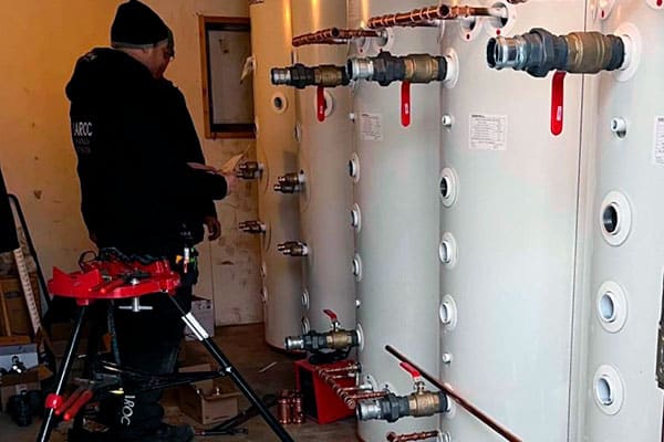 Laroc asentaa maalämpöpumppuja